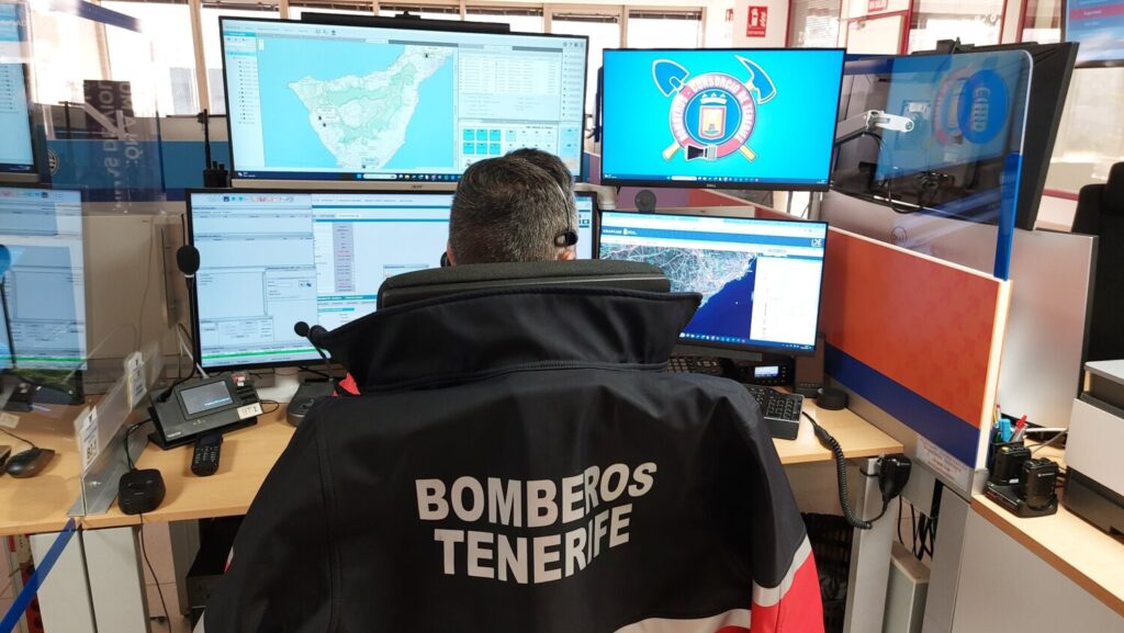Extinguido un incendio en un camión en la TF-1, a su paso por Candelaria
