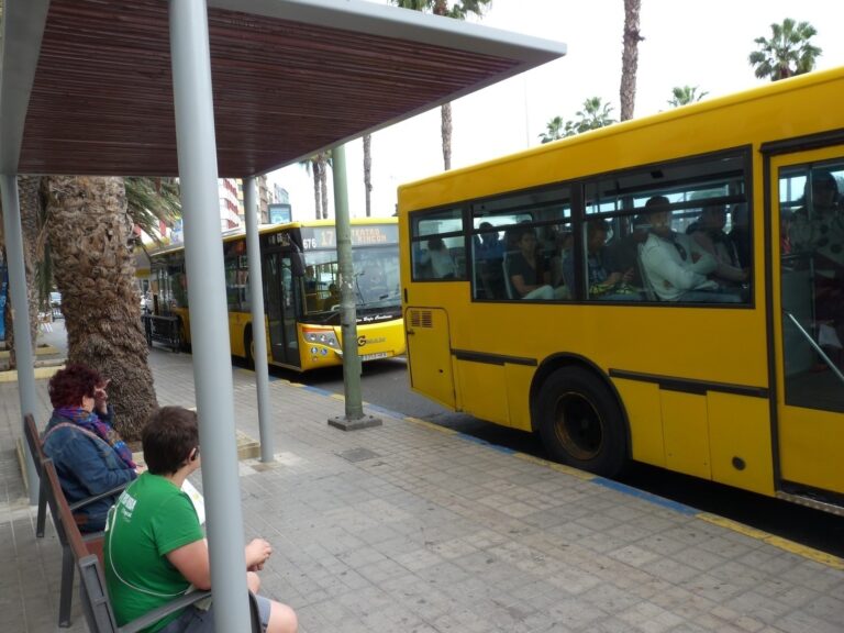 Guaguas Municipales refuerza el transporte público para el Carnaval de Las Palmas de Gran Canaria