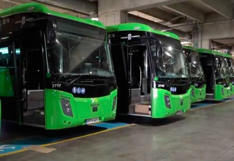 Los viajeros en guagua en Canarias crecen un 6,8% en marzo