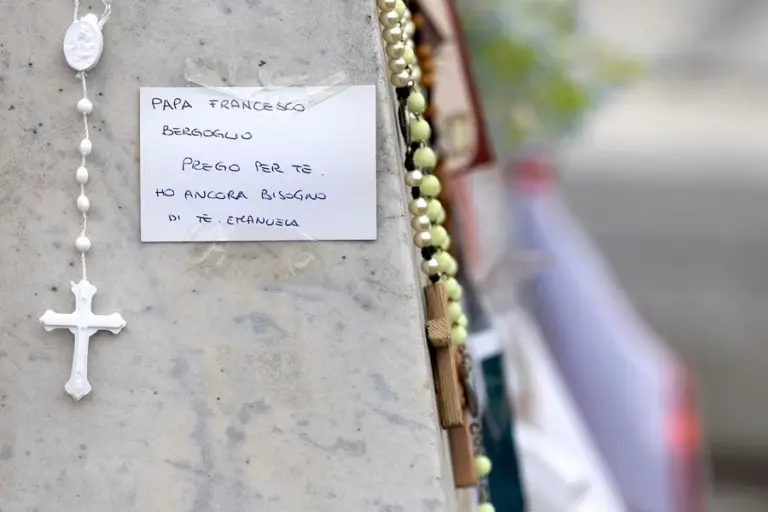 Las últimas pruebas médicas confirman la mejoría del papa Francisco