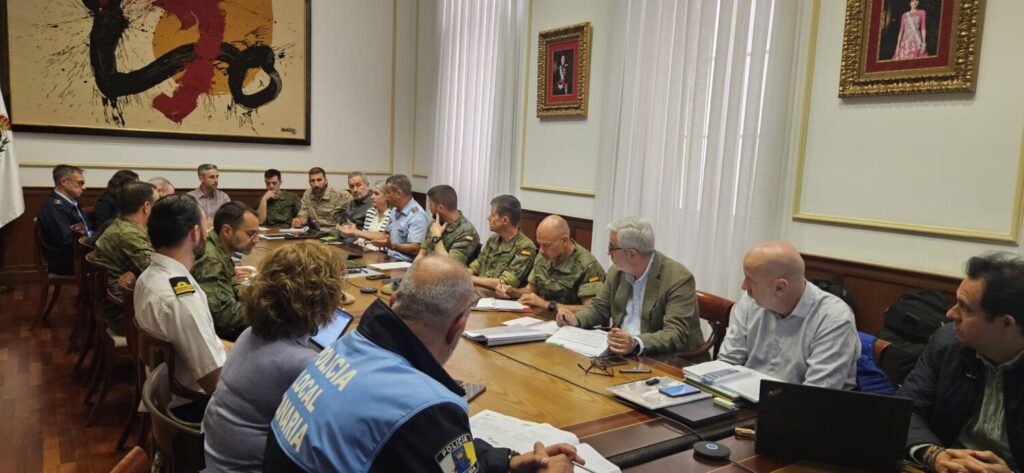 Reunión para la organización de las actividades del Día de las Fuerzas Armadas que se celebrará el 7 de junio en Santa Cruz de Tenerife.