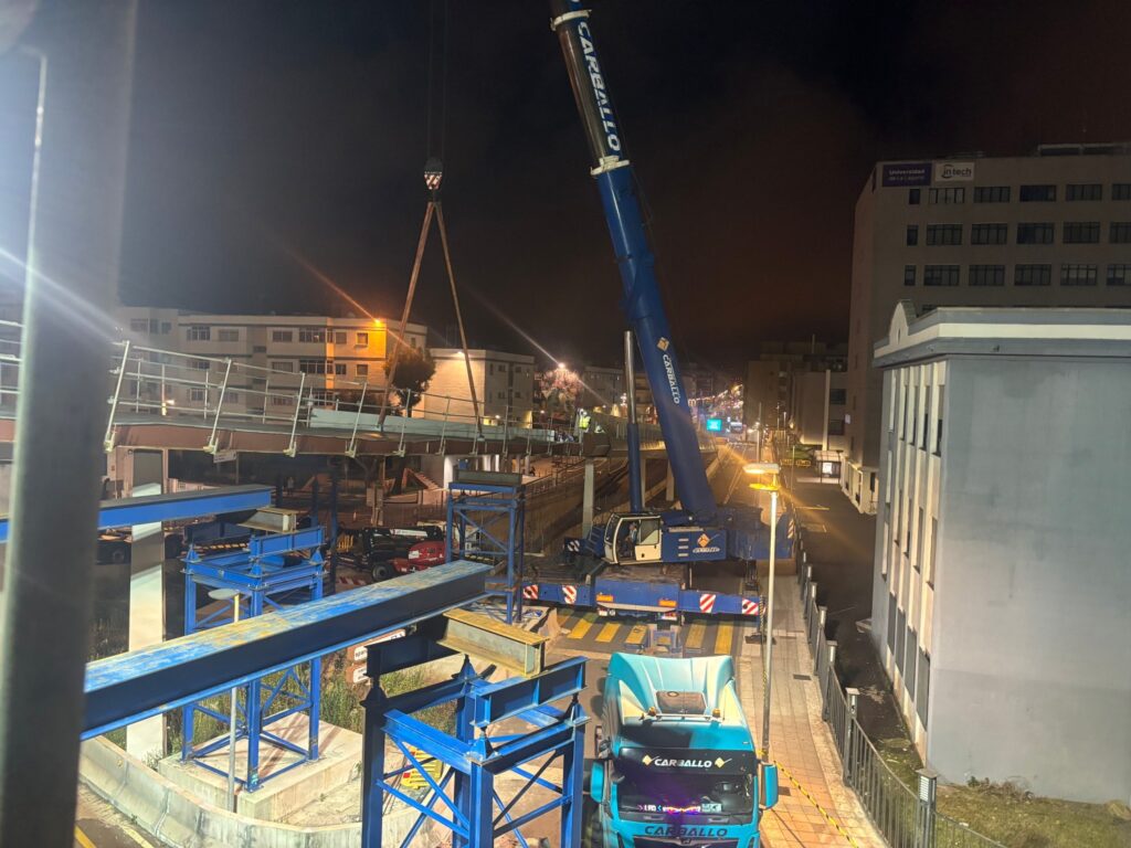 Se instala el módulo de conexión de la Pasarela del Padre Anchieta y la Avenida de la Trinidad. Obras para la instalación de la conexión de la Pasarela del Padre Anchieta y la Avenida de la Trinidad/ Cabildo de Tenerife.