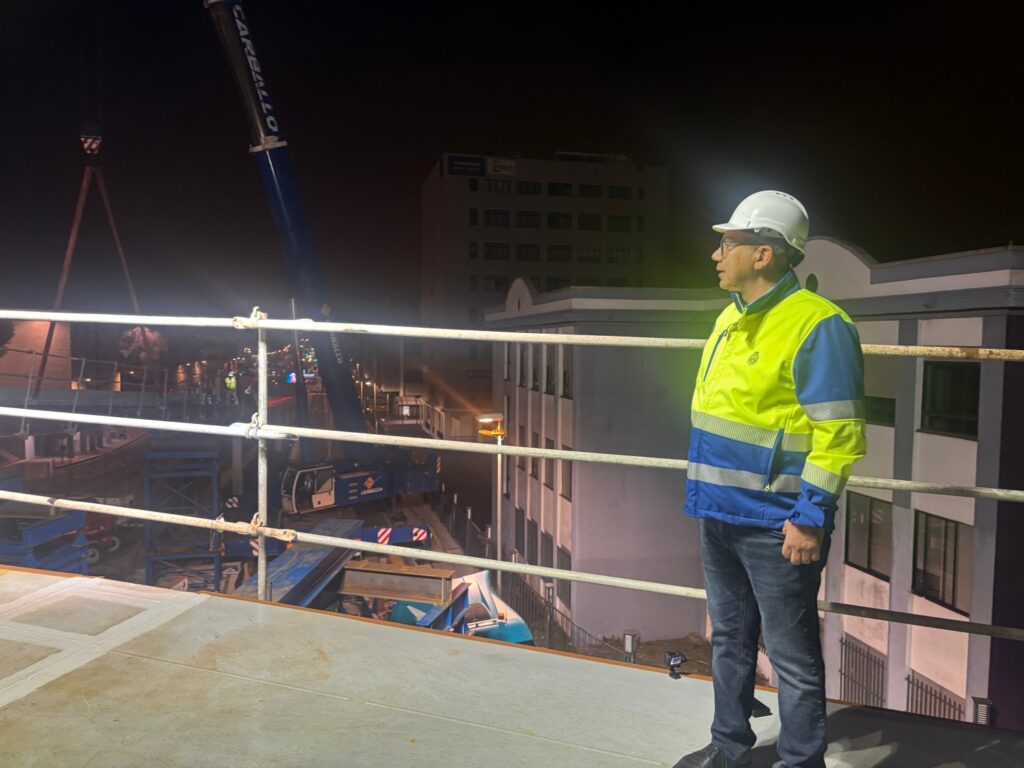 Se instala el módulo de conexión de la Pasarela del Padre Anchieta y la Avenida de la Trinidad. Obras para la instalación de la  conexión de la Pasarela del Padre Anchieta y la Avenida de la Trinidad/ Cabildo de Tenerife.