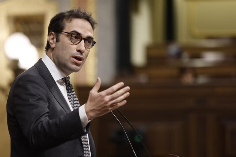 El Congreso aborda las medidas para paliar los efectos de los aranceles con el distanciamiento entre Gobierno y PP