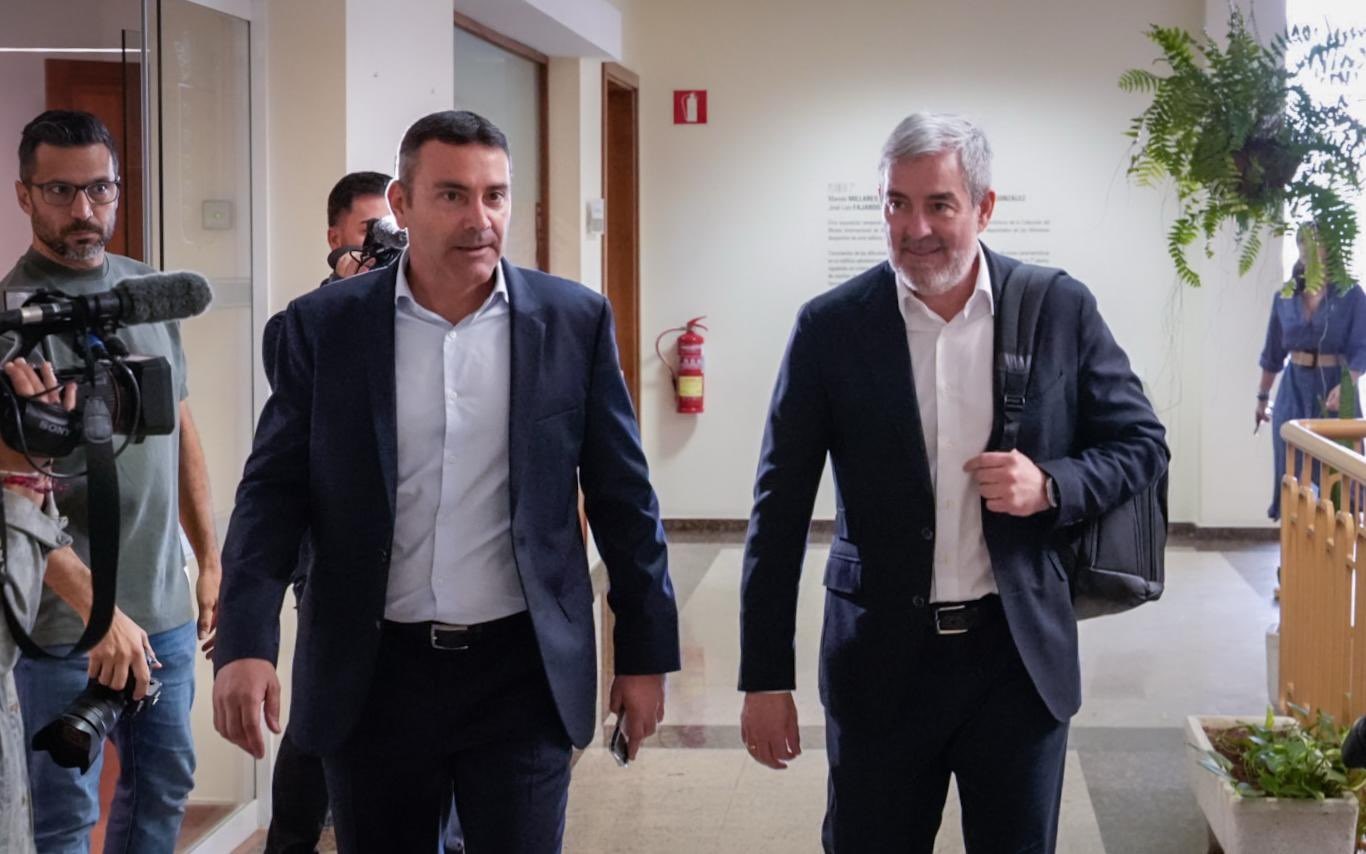 Fernando Clavijo, presidente de Canarias (d), y el presidente del Cabildo de Lanzarote. Imagen de la red social 'X' del presidente canario.