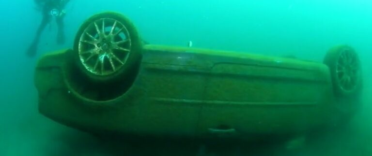 Hallan el coche arrastrado al mar en Telde por las lluvias