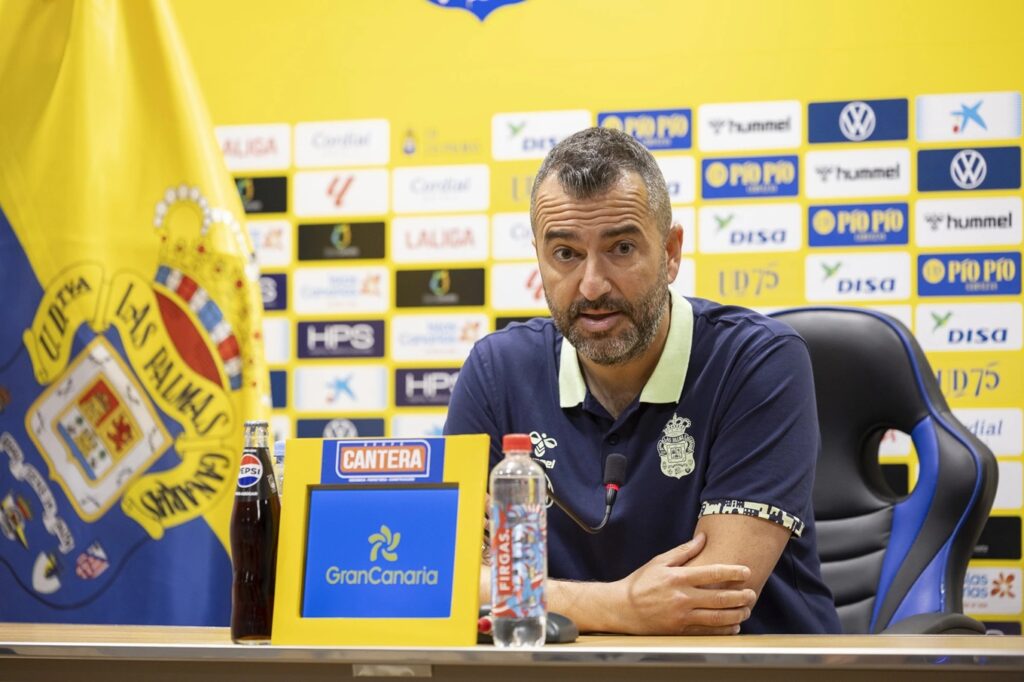 El entrenador de la UD Las Palmas, Diego Martínez, durante la rueda de prensa de este viernes