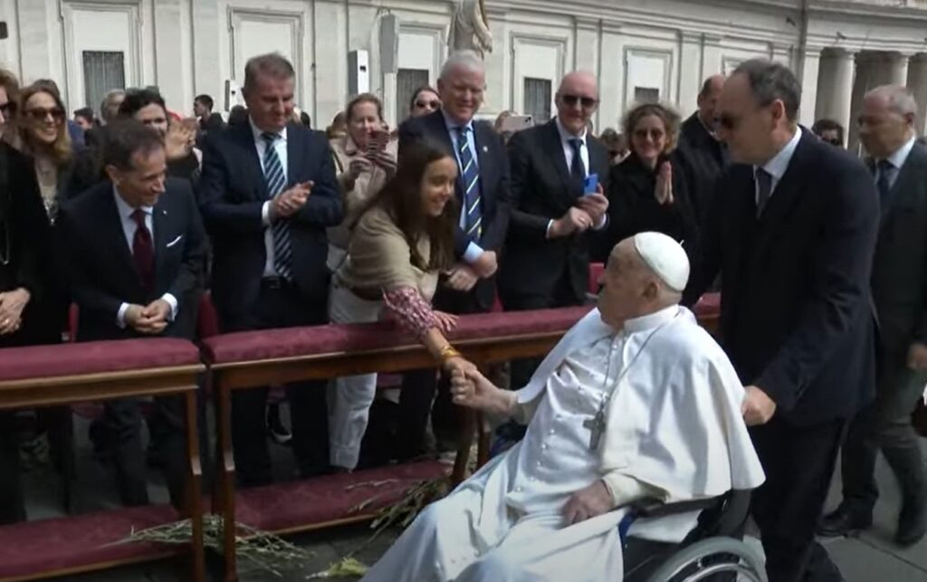 "Buen Domingo de Ramos y buena Semana Santa" fueron las palabras del Papa este domingo