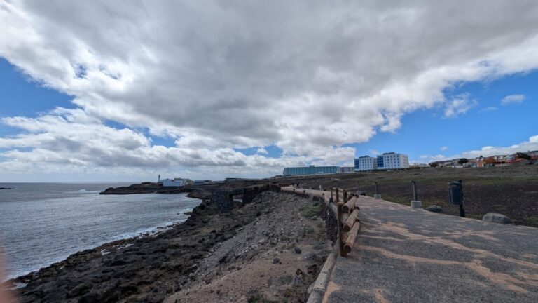 Lluvias débiles y nubosidad este martes en Canarias