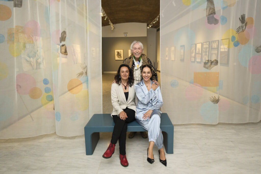 Elia Verona, Pepe Dámaso y la consejera de Cultura de Cabildo de Gran Canaria, Guacimara Medina, durante la presentación de la exposición 'Dámaso, una corpografía'