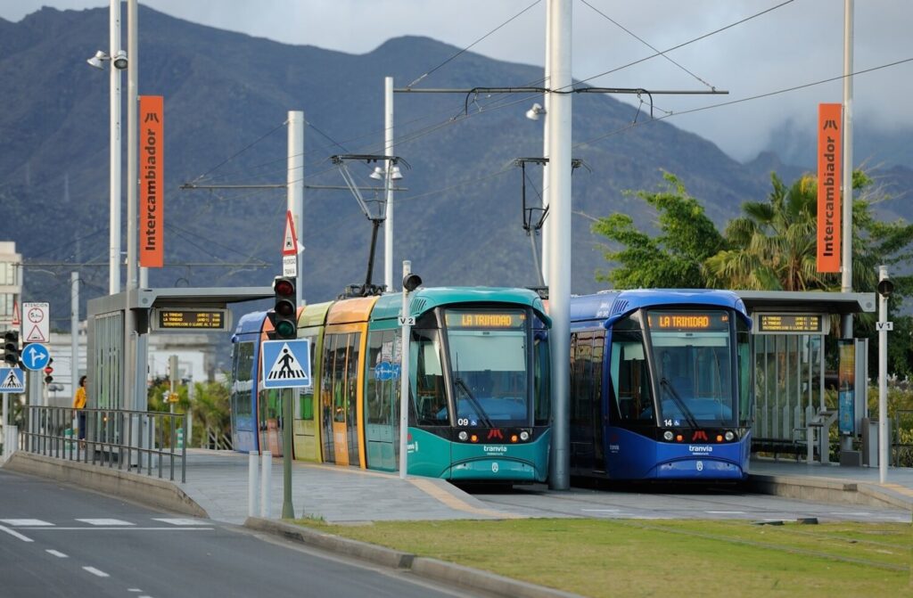 Tranvías en la parada del Intercambiador de Santa Cruz de Tenerife