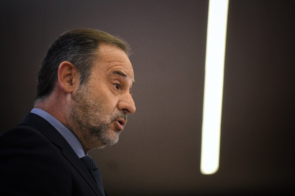 El exministro Ábalos, citado por la comisión del 'caso mascarillas' el 28 de abril