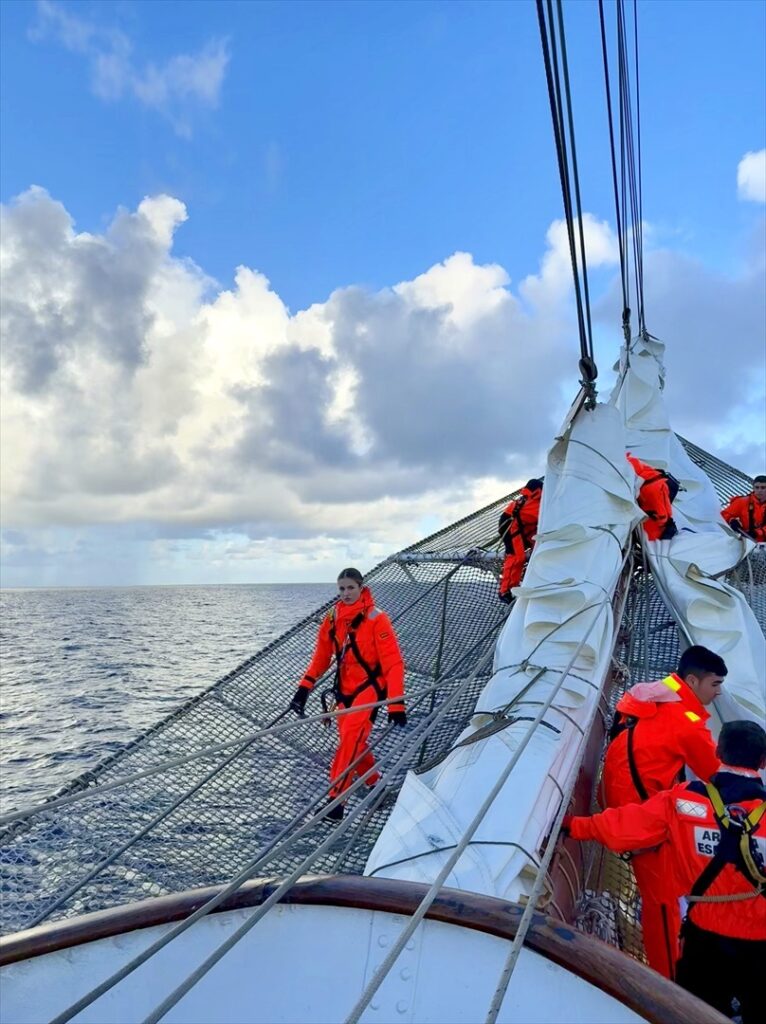 La Princesa Leonor durante su travesía en el buque escuela Juan Sebastián Elcano durante su paso por Ecuador, a 14 de abril de 2025, en Ecuador. / Casa Real