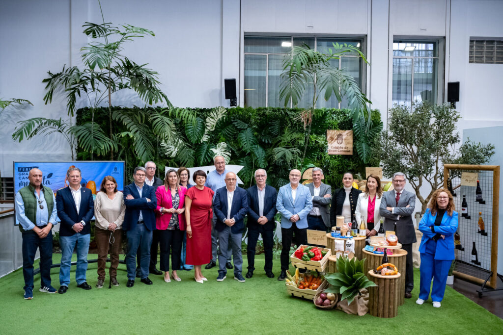 Se presenta la 12º edición de Gran Canaria Me gusta. Imagen de grupo al término de la rueda de prensa/ Cabildo de Gran Canaria.