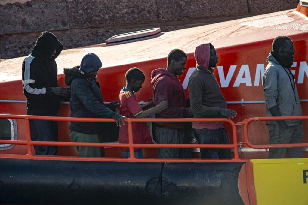 El decreto - ley modifica el artículo 35 de la Ley de Extranjería y establece los criterios de reparto de menores migrantes entre las autonomías