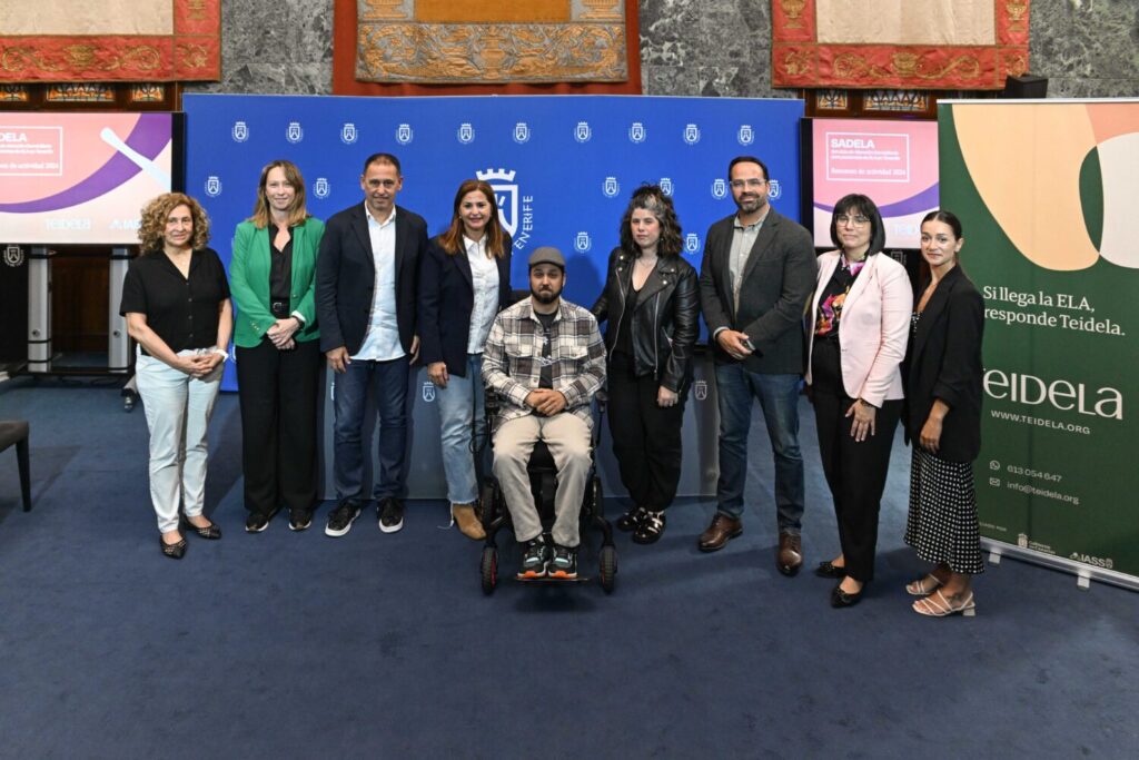 Cabildo y TeidELA refuerzan la atención especializada para personas con ELA. Víctor Guillermo Álvarez, paciente de ELA, durante la presentación/ Ayuntamiento de Tenerife.