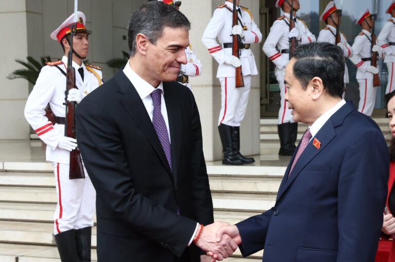 Sánchez busca estrechar los lazos comerciales con Vietnam