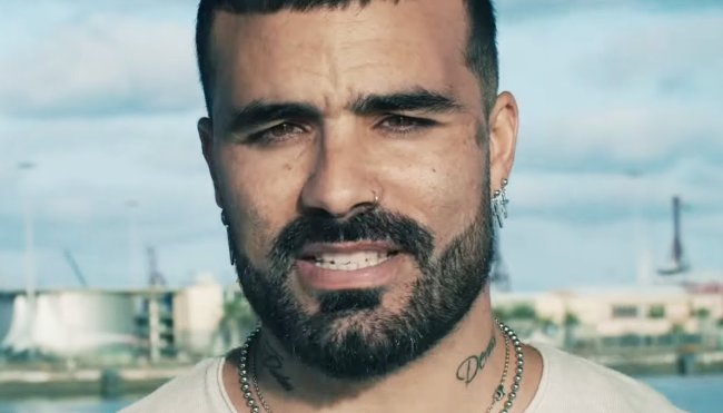 El cantante canario Tutto Durán, en libertad provisional, tras ser detenido por un presunto delito de acoso sexual por internet a una menor