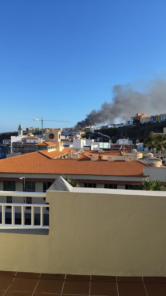 Incendio en una nave del Polígono Industrial de Güímar. Imagen cedida.