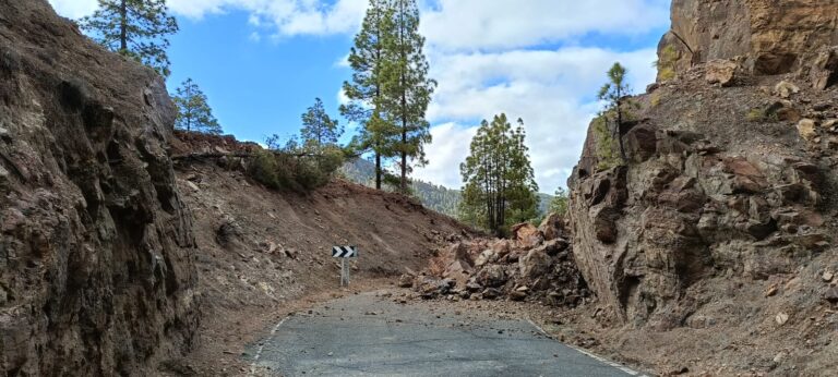 Contratadas las obras para arreglar el derrumbe de la carretera entre Ayacata y Las Niñas