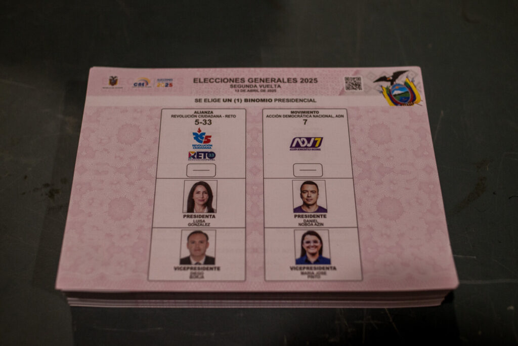 En estas elecciones el actual presidente, se enfrenta a la candidata del Movimiento Revolución Ciudadana