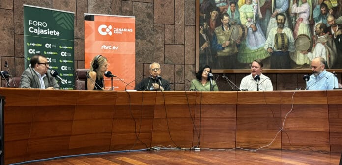 La Radio Canaria volverá a sintonizar con el Foro Cajasiete, un encuentro que podrá seguirse a través del programa 'De la noche al día'