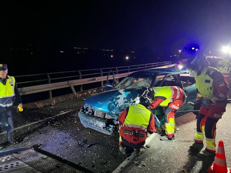 Dos mujeres heridas en una colisión frontal de vehículos en Lanzarote