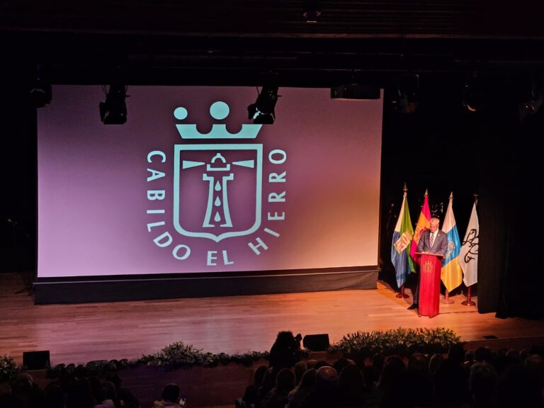 El Cabildo de El Hierro celebra sus 100 años con un emotivo homenaje