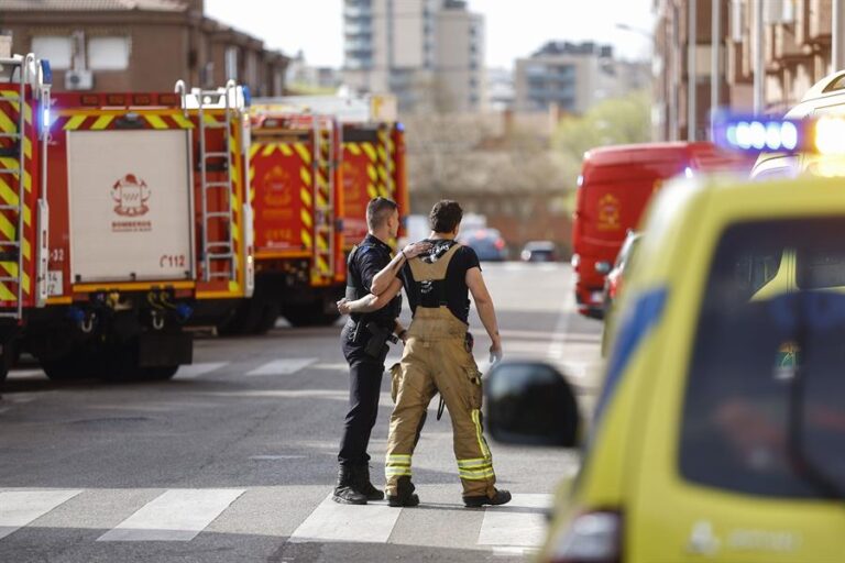 Dos bomberos muertos y uno crítico en un incendio en un garaje de Alcorcón (Madrid)
