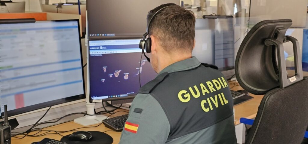 El motorista fue atendido por el personal sanitario del Servicio de Urgencias Canario que comprobó que el afectado presentaba lesiones incompatibles con la vida