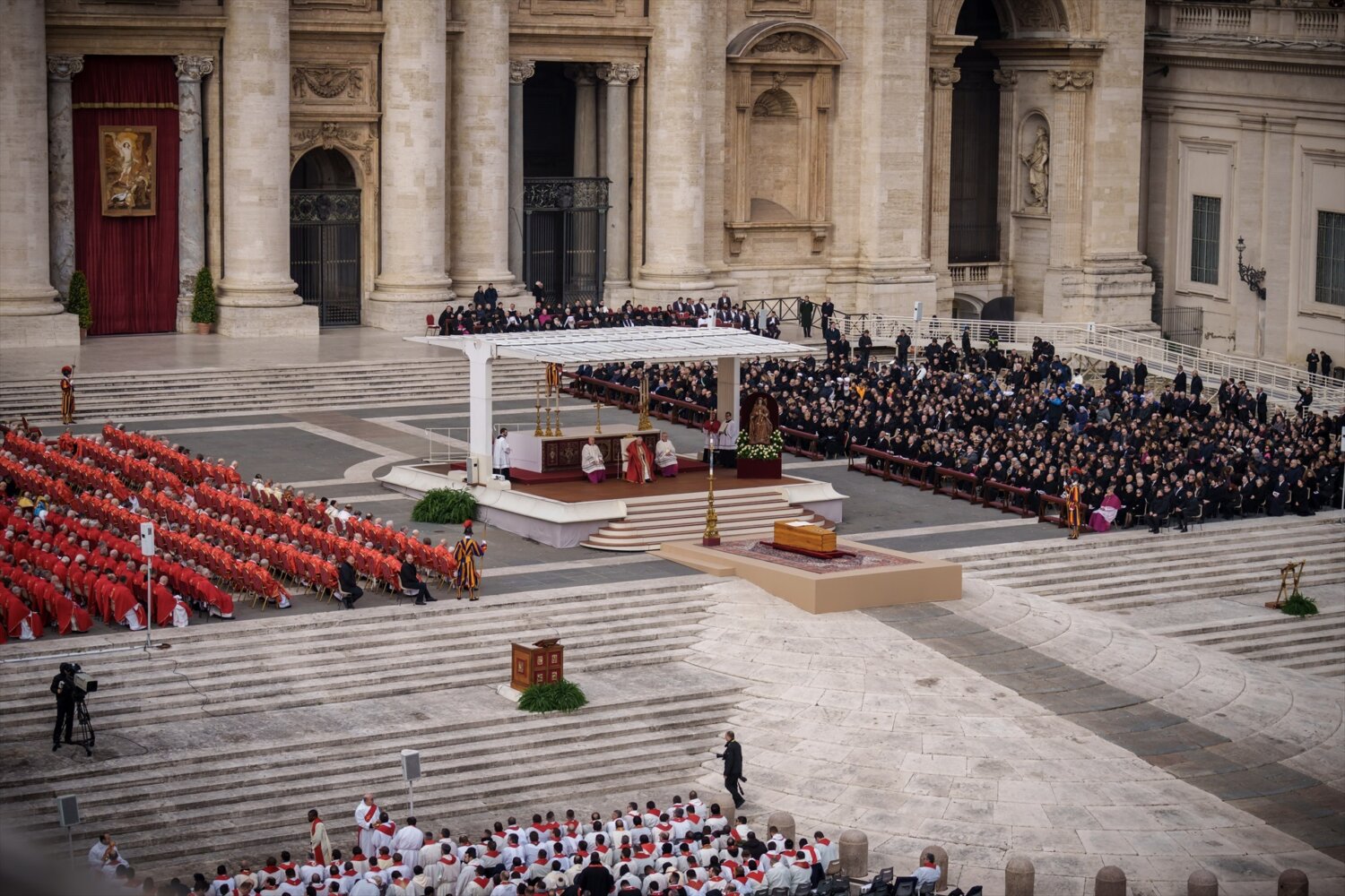 Así será el funeral del Papa Francisco y el protocolo para elegir nuevo pontífice: más simple y nuevo lugar de entierro