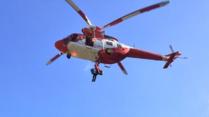 El helicóptero del GES rescata una senderista que se había caído en el barranco del Chorrillo y fue trasladada hasta el Hospital San Roque de Maspalomas