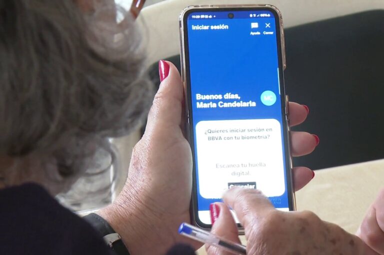 Los mayores son los más vulnerables ante las estafas digitales en Canarias