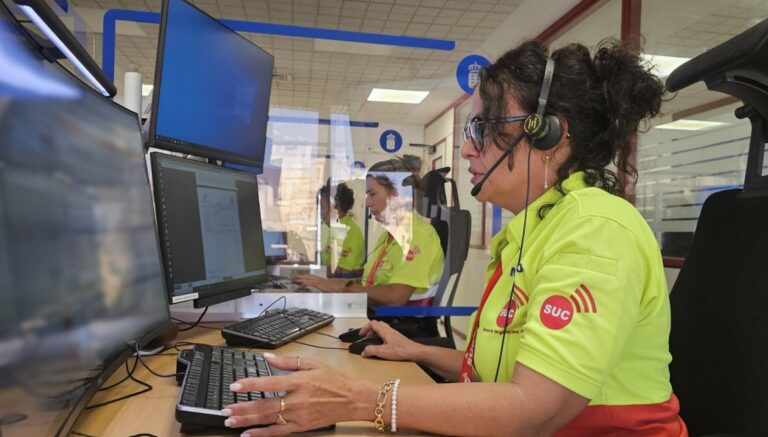 Una mujer afectada al quemarse su casa en Las Palmas de Gran Canaria