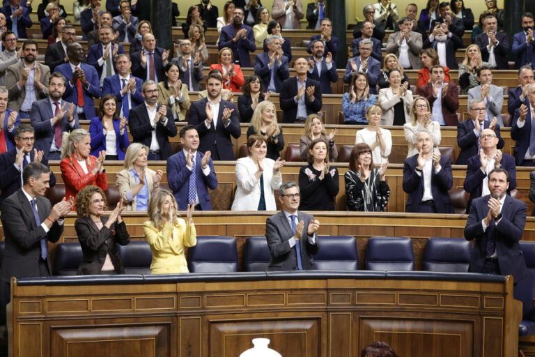 El Gobierno saca adelante su plan arancelario con apoyo de Junts y la abstención de Podemos
