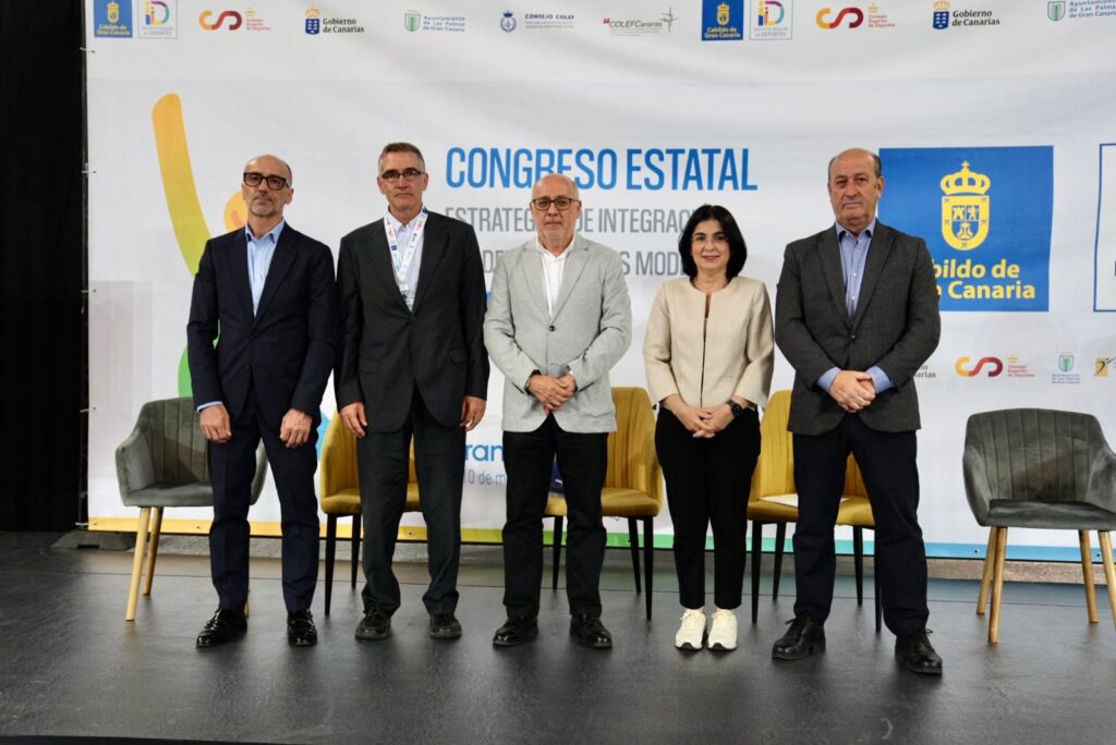 Comienza el objetivo del Congreso Estatal del COLEF: “Un Modelo de Salud en Movimiento”. Antonio Morales y Carolina Darias en la jornada inaugural del Congreso Estatal del COLEF/ COLEF.