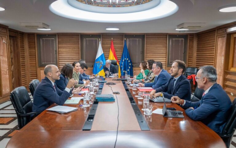 El Gobierno canario confía en derivaciones de menores migrantes antes del verano