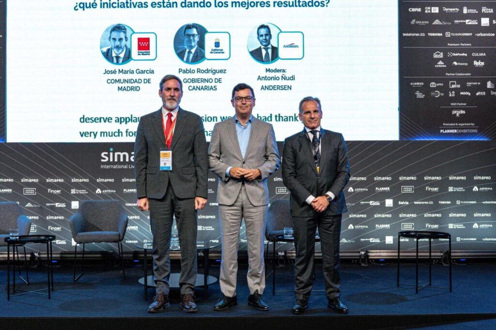 Canarias avanza en la tramitación de los expedientes de más de 900 viviendas este 2025. Pablo Rodríguez en el Congreso SIMAPRO 2025/ Gobierno de Canarias.