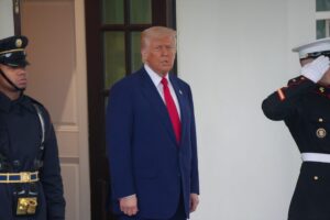El fallo considera que Trump se extralimitó en sus funciones al aprobar unos aranceles sin pasar por el Congreso y por lo tanto son "ilegales"