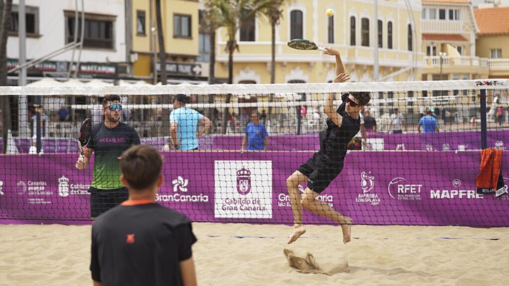 Comienza el Sand Series Classic ITF BeachTennis Gran Canaria 2025, el mejor tenis playa del mundo. Imagen de la primera jornada del Sand Series Classic ITF BeachTennis Gran Canaria/ Media Press Global.