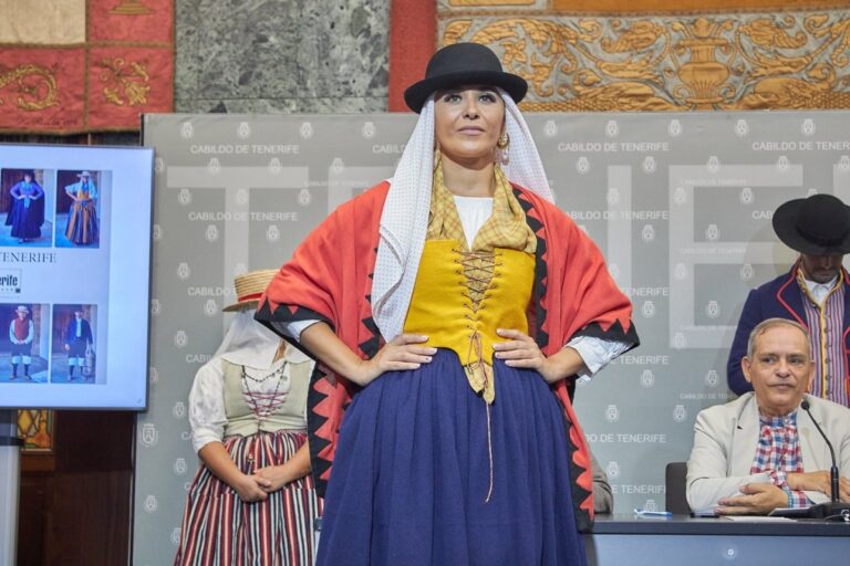 Tenerife fomenta la identidad con “Educación en vestimenta y tradiciones”