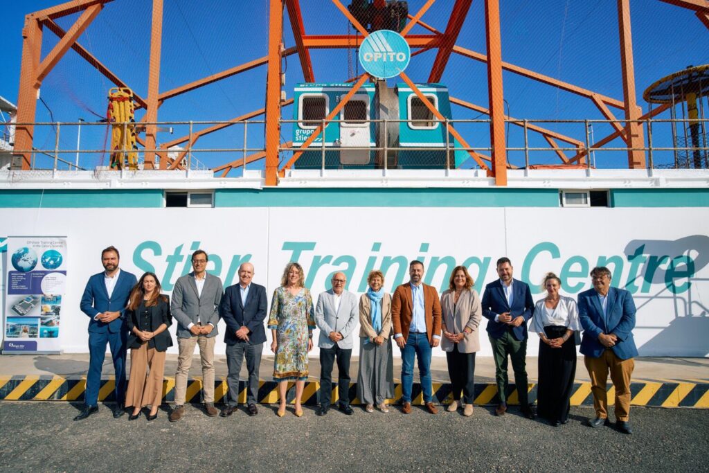 Imagen de los asistentes al acto por el décimo aniversario del Grupo Stier