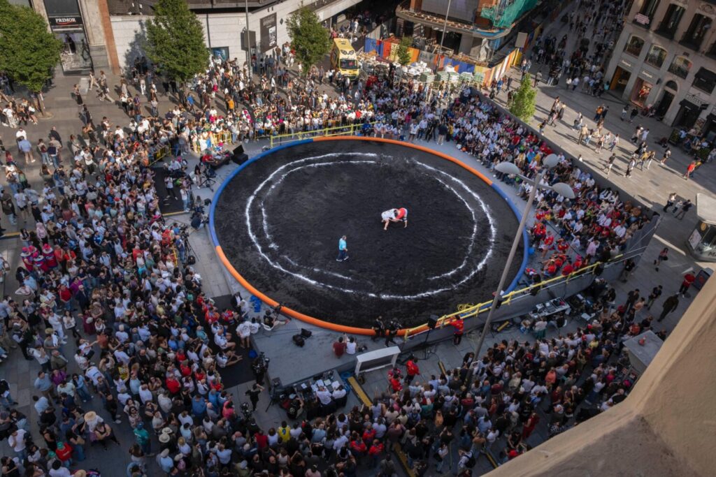La Plaza de Callao, el pasado 17 de mayo, fue el escenario de la primera Gran Luchada fuera de Canarias