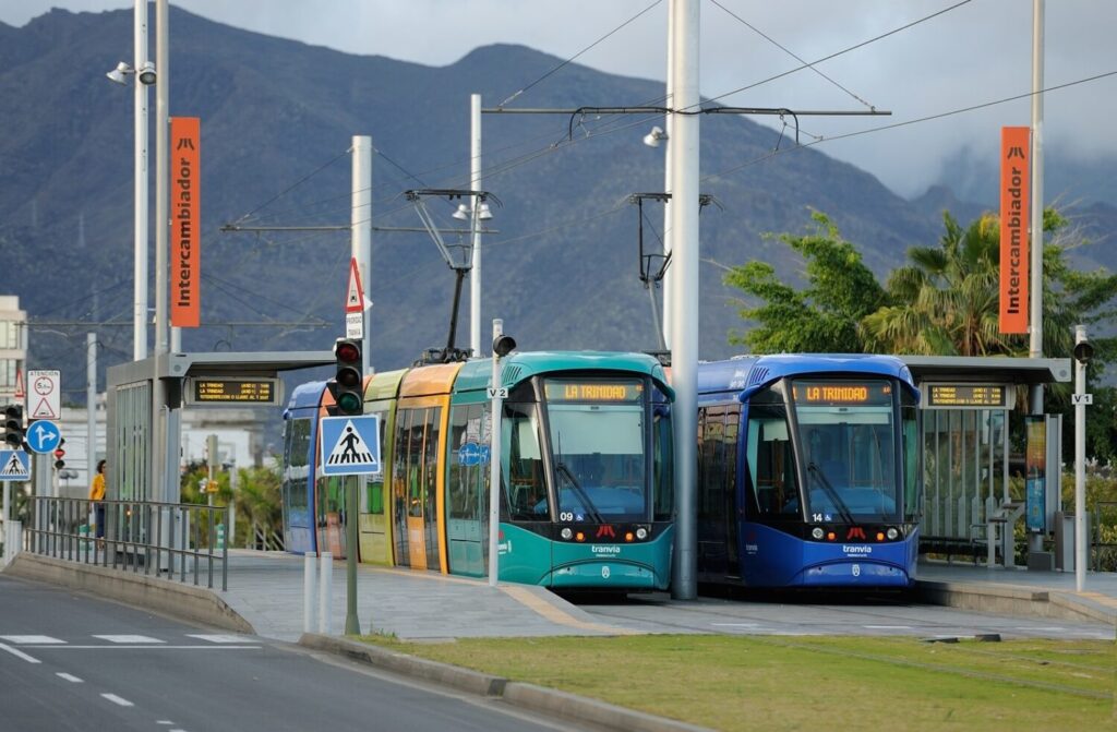 Los usuarios pueden informarse del servicio de tranvía en la web y en las redes sociales de Metrotenerife