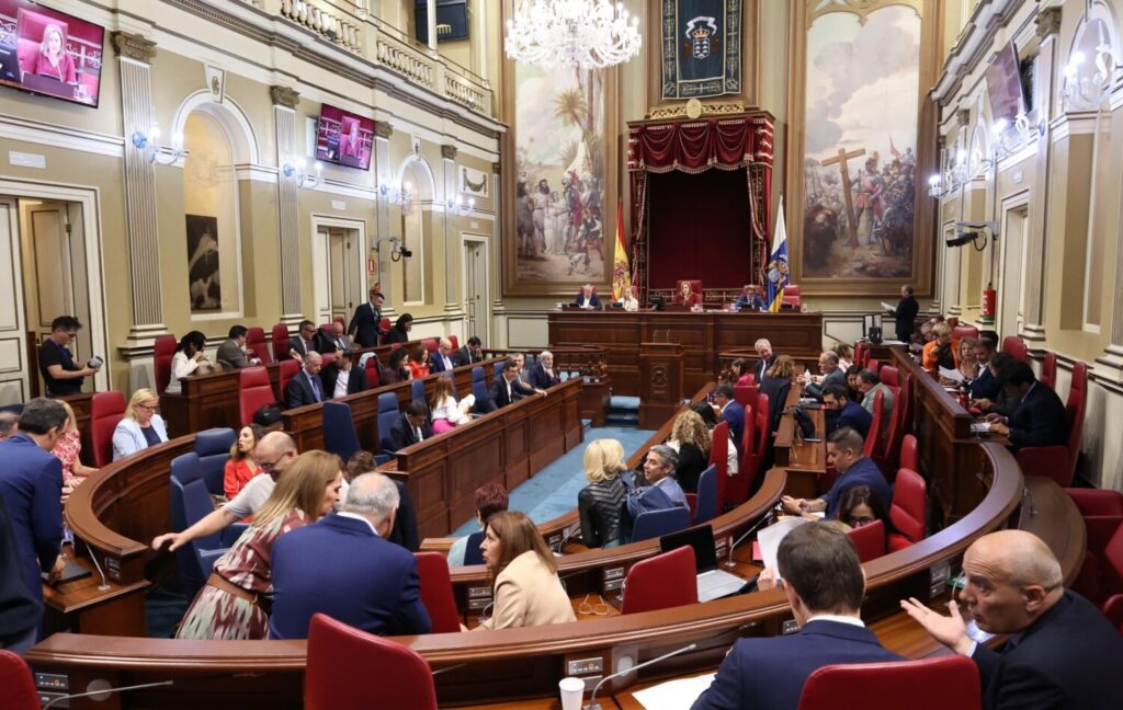 Interior del hemiciclo del Parlamento de Canarias (archivo). Imagen Parlamento de Canarias