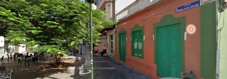 Cinco personas duermen en la calle tras un desahucio sorpresa en Guanarteme