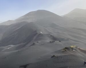Las obras continúan en la carretera LP-211, afectada por el volcán Tajogaite