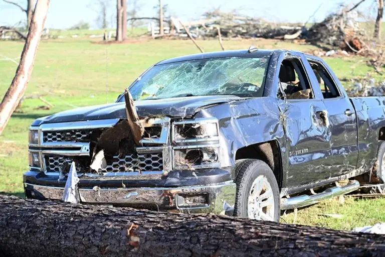 Varios tornados dejan 21 muertos en el centro de Estados Unidos