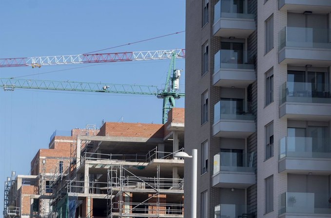 Canarias, entre las regiones más caras para comprar una vivienda y uno de los destinos favoritos de extranjeros