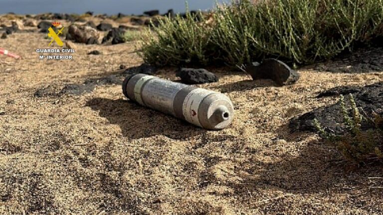 Desactivan una granada en Caleta de Famara